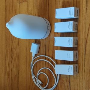 Vitruvi stone diffuser and 5pc essential oil collection